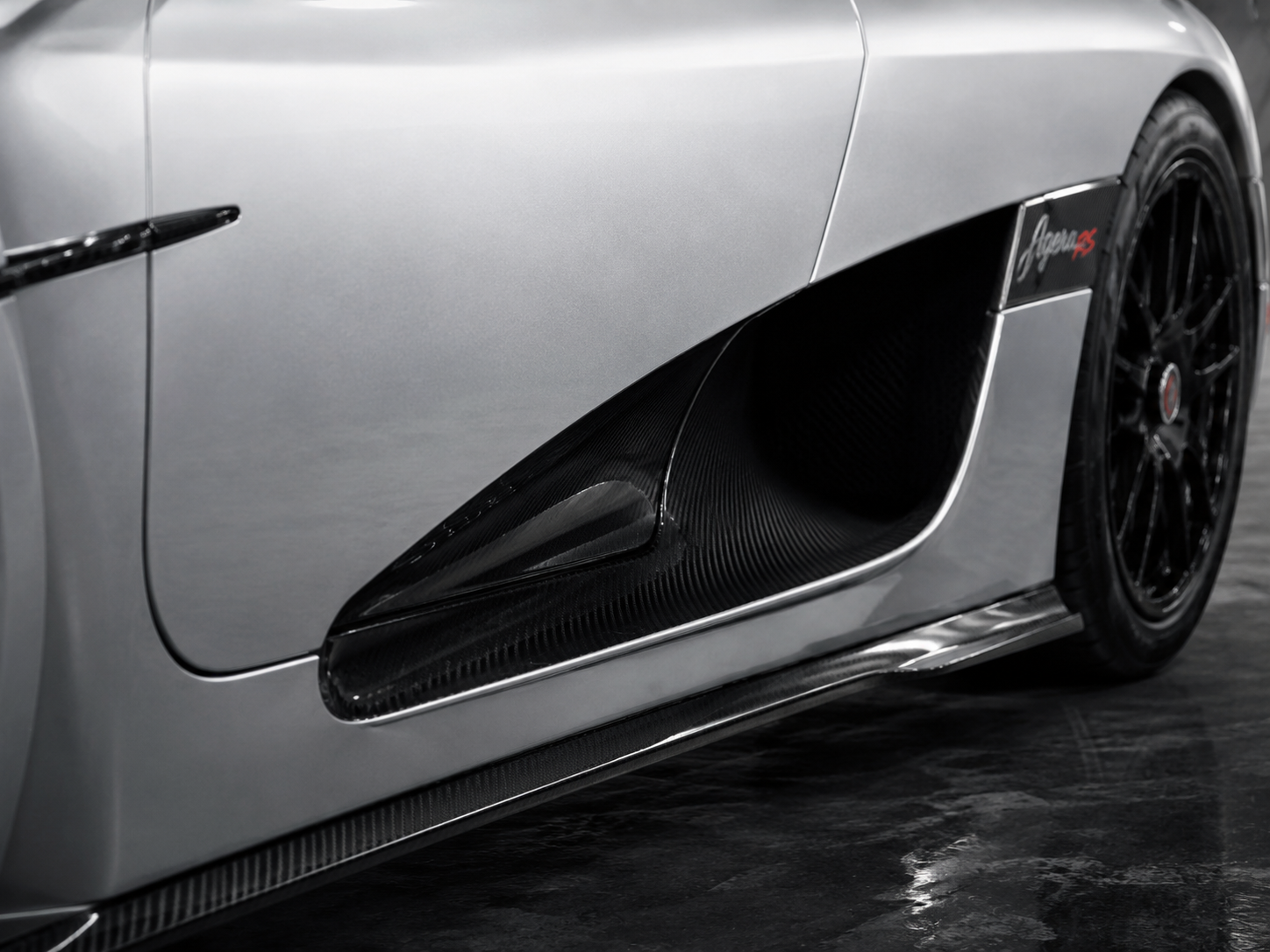 Side intake duct